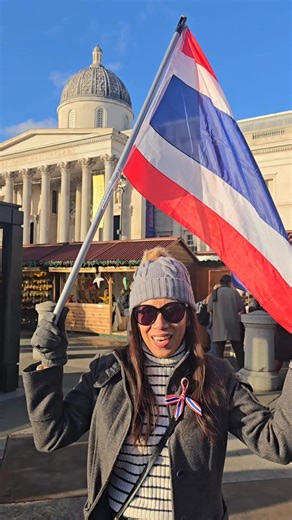 PRAY FOR THAILAND....🙏🙏🙏 ธงชาติไทย..🇹🇭 ความหมายของสีทั้งสาม.. ❤️สีแดง : หมายถึง เลือดอันยอมพลีเพื่อรักษาชาติ และศาสนา (ชาติ). 🤍สีขาว : หมายถึง ความบริสุทธิ์แห่งศาสนา (ศาสนา). 💙สีน้ำเงิน: หมายถึง สีส่วนพระองค์ของพระมหากษัตริย์ (พระมหากษัตริย์). #ลอนดอน #หญิงไทยในอังกฤษ #คนไทยในอังกฤษ | Emily Perkins