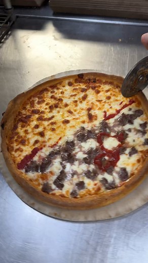 We get it, decisions can be hard. #chicagopizza #pizza #deepdish #deepdishpizza #chicago #pizzacut #thincrust #chicagofood #conniespizza | Connie's Pizza