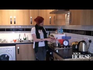 How to make a herbal decoction | Your Horse