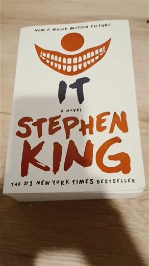 Finally got the IT book by Stephen King. 🤡🎈