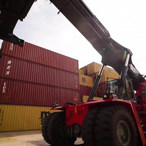 17K views · 693 reactions | Kalmar electric reachstacker has been...