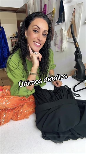 Últimos detalles del vestido naranja en alta moda