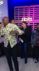 25K views · 956 reactions | Medley: Total Praise / Venho te Louvar | Coral Resgate | Facebook