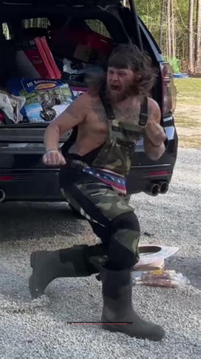 What do you call this type of trash? 🚮 #trashbagprank #couplescomedy #funnycouple #prank #coupleshumor prank wars 😂