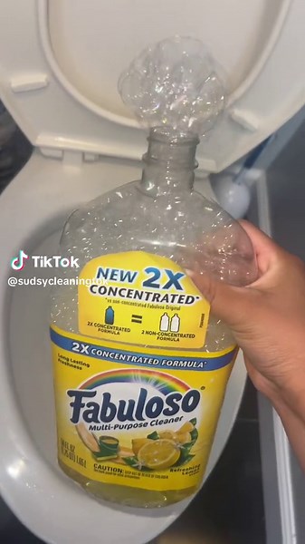 IF IT AIN’T SUDSY, IT AIN’T CLEAN ‼️🫧✨🫶🏽 fabuloso inside toilet scrub 💛🚽 #c#cleantokc#cleaningf#fypp#paratia#asmrcleanings#sudsyc#cleaningtiktok#toiletclean##fabuloso##lemonfabuloso