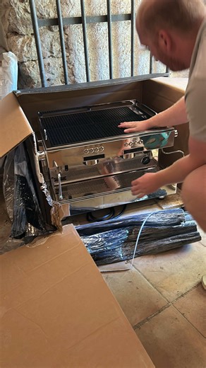 147/365 – Rocket fuel 🚀☕ Our brand new Rocket coffee machine has arrived ✨ Unboxing felt like Christmas morning 🎁 and it’s the very first step toward the specialty coffee program we’re building for the hotel. From renovation days to future mornings at Vall Amagada, it all starts with proper coffee 🌿 ~ Ja tenim la nostra nova màquina de cafè Rocket ✨ Desempaquetar-la va ser com Nadal 🎁 i és el primer pas cap al programa de cafè d’especialitat que estem creant per a l’hotel. Des dels dies de r