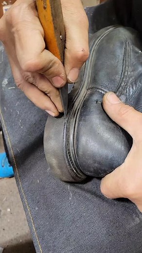 Brand new soles on this pair of boots, we did a single red stitching all round and a red midsole as our client requested. What do you guys think? let us know in the comments! 😎🔥 #magodeoz #fyp #parati #htown #pasadena #shoes #boots #repair #cobbler #viralvideotiktok