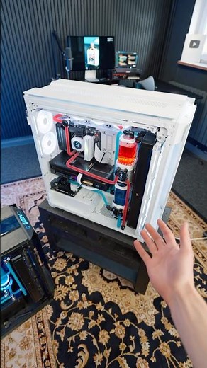 World’s Largest Gaming PC! 😱