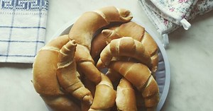 Unod már a boltit? Készítsd el otthon, könnyedén: álompuha vajas kifli – Recept