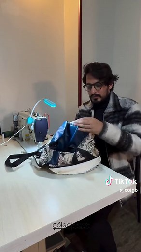 La marroquinería es más que trabajar cuero. Es entender el material, respetar el proceso y cuidar cada detalle. Desde el corte hasta la última costura, cada pieza lleva tiempo, técnica y carácter. Aquí no se fabrica rápido, se crea con intención. #costura #creative #AprenderHaciendo #aprendeentiktok #emprender