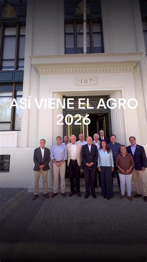 🌾 Así viene el agro 2026 Parte del directorio de la SNA compartió sus proyecciones para la agricultura 2026, abordando los principales desafíos y oportunidades de cada sector productivo. En el análisis también se hizo referencia al nuevo gobierno y a los temas prioritarios para fortalecer el desarrollo del agro chileno, con una mirada puesta en el crecimiento y la competitividad del país. #elcamponopara