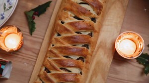 6.8K views · 219 reactions | Serve up a show-stopping 'Christmas Mushroom Log' this #MeatFreeMonday! Crisp golden pastry encases a thick 'meaty' filling, get the recipe HERE: https://www.meatfreemondays.com/recipes/christmas-mushroom-log | Meat Free Monday | Facebook