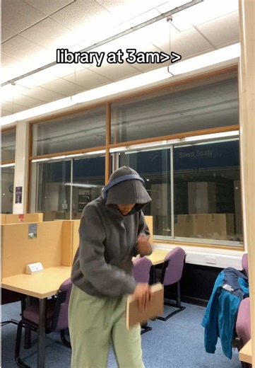 i basically have the entire library to myself & my bed is so overated anyways😅 #nerdycollette #fyp #uni