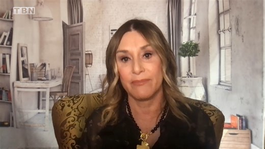 Sheila Walsh joins Kirk Cameron to share her powerful testimony about her relationship with her father who struggled with mental illness. She gives personal insight from her own past experiences and shares how being vulnerable through these struggles can help bring healing and support. Don't miss this important conversation! | Takeaways with Kirk Cameron