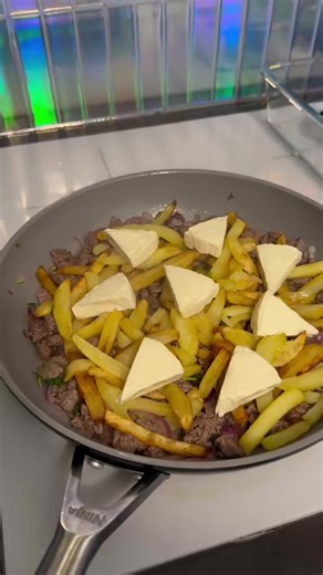 Frites Omelette: Un Petit Déjeuner Algérien Savoureux