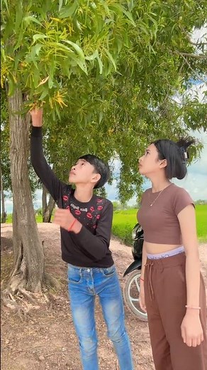 Gifting Flowers to My Girlfriend 🌸💗 | Sweet Romantic Moment#GiftFlowers #FlowerSurprise