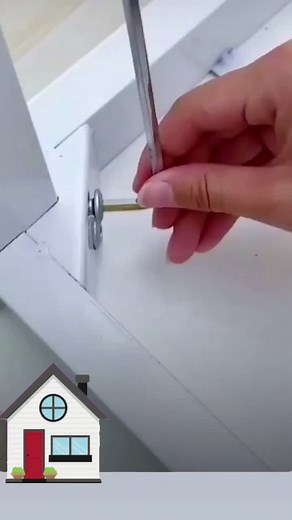 Versatile Snowflake Keychain Tool for Every Lock