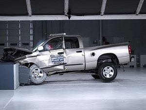2002 Dodge Ram 1500 moderate overlap IIHS crash test