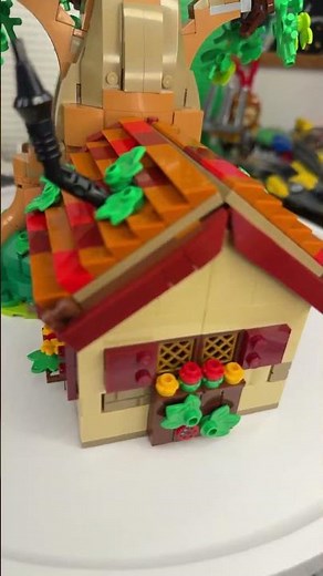 the details on this LEGO pooh tree house 🍯🌳🧱
