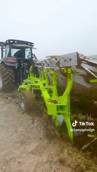 Slat plough working. #flipplow #agriculturalmachinery #reversibleplough #ploughing #Pługodwracalny