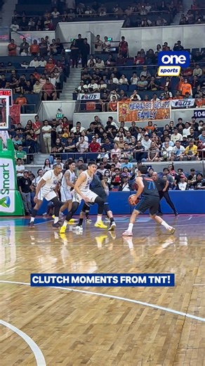 WHAT A MOMENT PARA SA TROPA! 🔥 Rey Nambatac makes a big four-pointer, while Jordan Heading goes for a steal and the bucket to secure a Finals ticket in the PBA Season 50 Philippine Cup against the Meralco Bolts. | via Aivan Episcope/One Sports #PBA50 #PBA50LID | One Sports