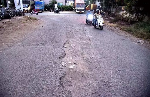 Industrialists urge CM to provide funds to upgrade MIDC roads in Nashik city