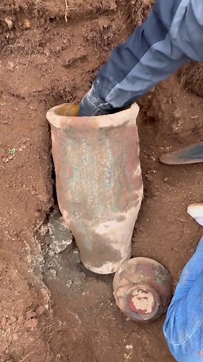Buried Statue Discovery: From Dirt to Treasure