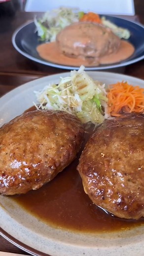 箸でスッときれる肉汁爆弾ハンバーグ🍖今日でOPENして半年なんだって。めっちゃ美味しかった！#miino食堂#ミーノ食堂 #一宮#一宮グルメ #一宮カフェ#ハンバーグ