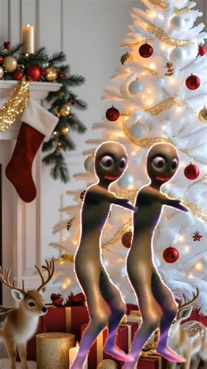 Crazy aliens santa background dance challenge 🪩🩰 #dance #aliens #crazy