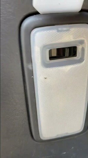 【裏技的】ハイエースルームランプの外し方！ランプをLEDに交換