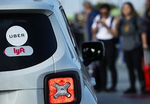 Judge rules Uber, Lyft must classify drivers as employees