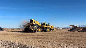 Quarry Days is underway in Tucson, AZ! We’re kicking things off with a live demo of our HD605-10 truck, featuring Smart Quarry Site and Pronto AI. Customers and dealers have the chance to see firsthand how our machines and technology come together to create a more efficient, productive job site. Stay tuned for more from the event. #komatsuquarrydays Want to see how our technology can improve your operations? Learn more: https://www.komatsu.com/en/technology/ | Komatsu North America