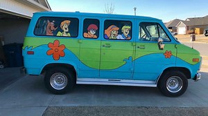 Oklahoma Man Converts Old Van Into Scooby-Doo ‘Mystery Machine'