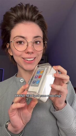 Kaitlynd McQueen on Instagram: "what should i put on it! and what should i get next?? #ipod #apple #ipodnano #unboxing"