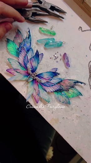 Les fées de l’atelier en effervescence 💜🦋#fairywings #unique #feerie #artist #fantastic