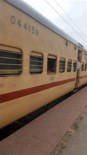 High Speed Train Sound 🔊 | Watch Till End! 😱 #trains #travel" (Suspense ke liye)