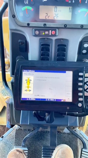 1.7K reactions · 51 shares | #viralreelsシ #satisfyingvideos #heavyequipmentoperator #america #Top10 #australia #trimming #benchout | Tom Hope | Facebook