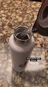 229K views · 5.7K reactions | Let’s clean this water bottle #cleaningtips #cleaning | Clean That Up | Facebook