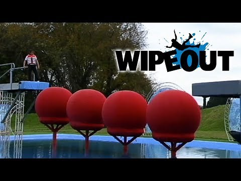 Richard Hammond Attempts the Big Red Balls | Wipeout HD