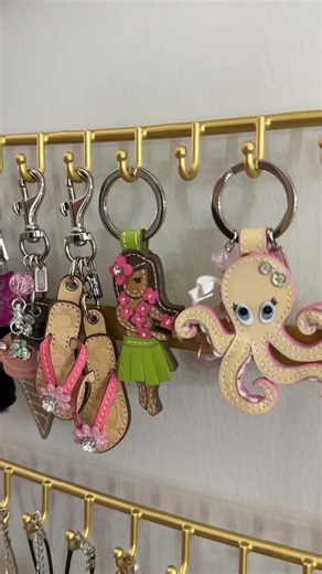 Not the best video but I’m in love with this leather coach keychains 🍭💓 #coachkeychain #vintage #fyp #bagcharms #coach