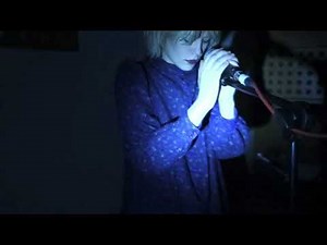 Crystal Castles - Kept (Waltz piano)