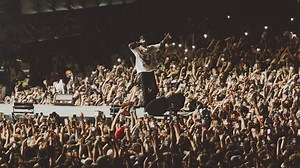 Travis Scott en mode prince des flammes aux Ardentes avec un show (trop) court mais intense - RTBF Actus