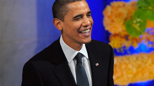 People are comparing pictures of Obama and Trump with the Nobel Peace Prize