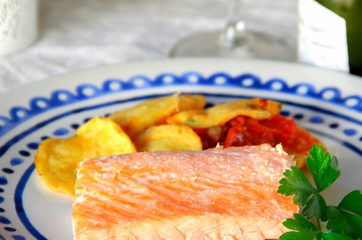 Salmón al horno, la receta más fácil del mundo para disfrutar de pescado azul