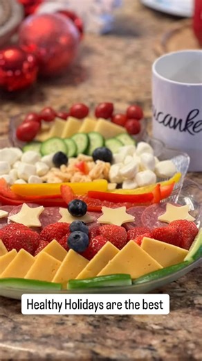 Ucanketo Christmas Plate ideas **Ingredients:** - Cheddar cheese, sliced - Strawberries, halved - Blueberries - Green beans or cucumber slices - Salami slices - Red and yellow bell pepper strips - Cherry tomatoes - Mozzarella balls - Almonds or nuts of choice **Instructions:** 1. **Arrange Layers:** Start layering your platter circularly with cheddar cheese, strawberries, and green beans or cucumbers. 2. **Add Meat and Peppers:** In the next section, alternate salami slices and red bell pepper s