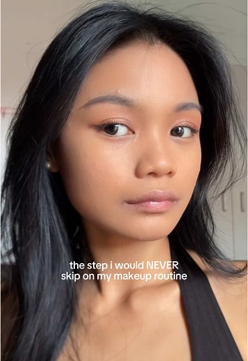 excuse my chapped lips but i love doing my liners so much ..