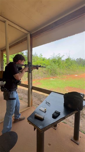 Got the fast fingers on the Springfield Saint AR15 #shooting #rangeday #tacticaledc #2astrong