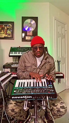 Darrell Freeman: Jamming to Classic Synth Bass Tunes