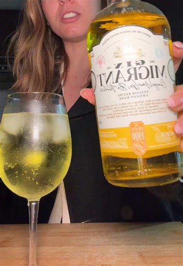 Cómo hacer un Tropical Gin sin Red Bull con gin de maracuyá
