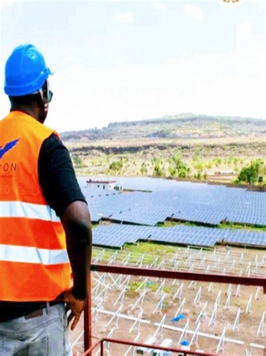 Centrale solaire 12 000 panneaux au Mali — installation par Neutron-Mali